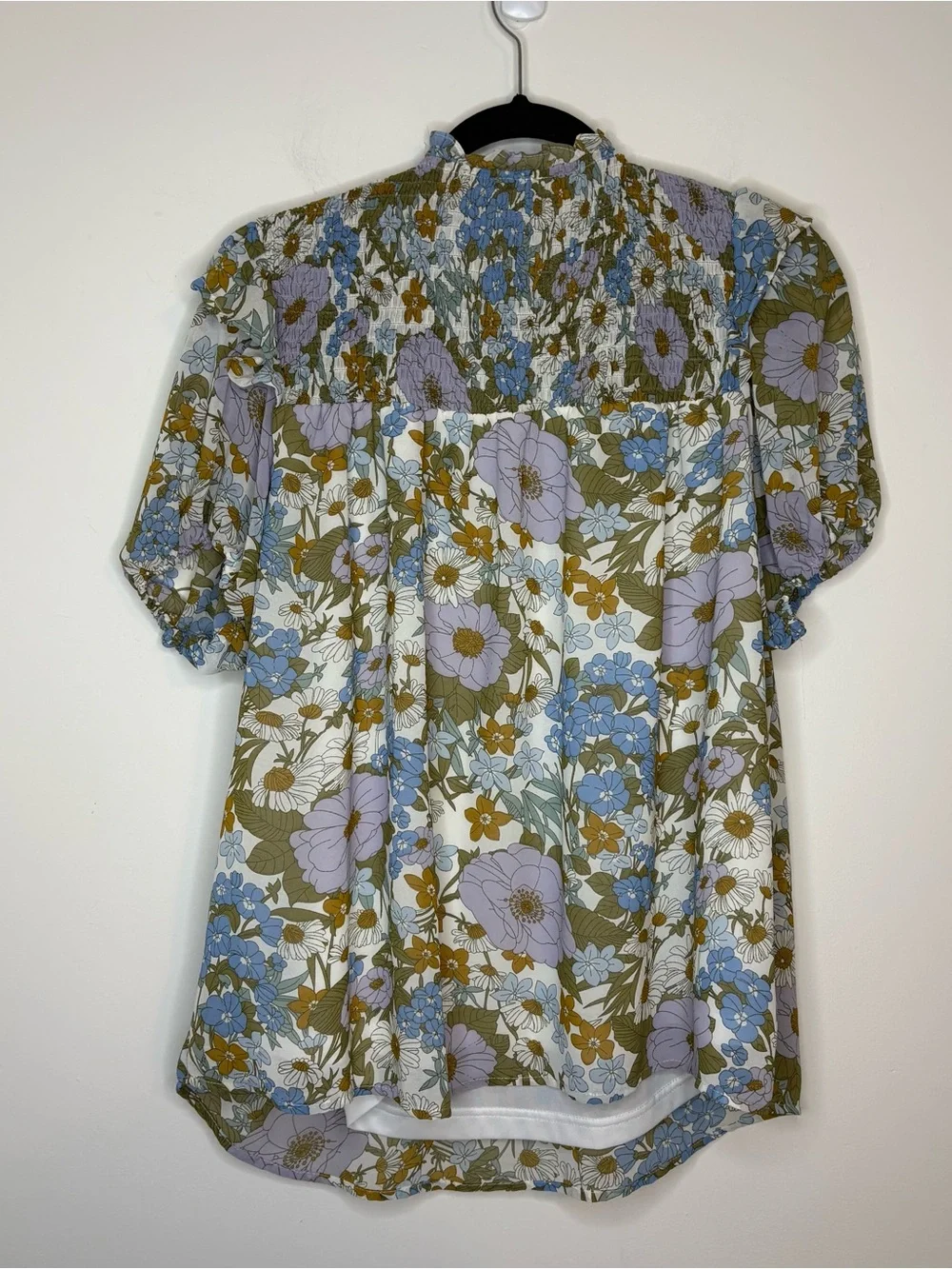 entro Floral Smocked V-Neck Blouse With Puff Sleeve Size Large - Picture 2 of 10